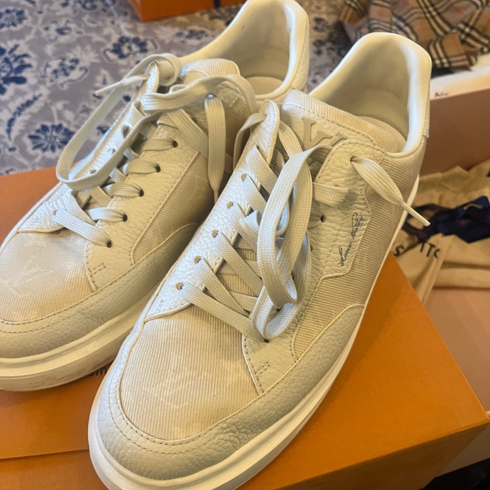 Beautiful 100% authentic Louis Vuitton trainer Sneakers size 9 US 7 UK.Made in🇮🇹
